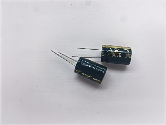 Capacitor eletrolítico de alumínio de autocuragem de frequência -40 °C a 105 °C Polarizado 2000-10000 horas
