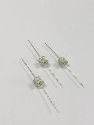 2 Descarga de gás por eletrodo S 5 0 - 230X SMDT Lâmpada tubular Proteção axial de baixa capacidade para aplicações de tensão