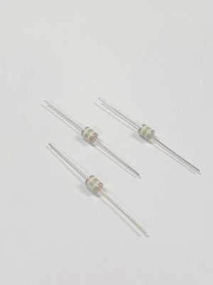 Tubos de descarga de gás de alta tensão / Tubos de descarga de gás de proteção axial UL reconhecido &lt; 1PF Capacidade